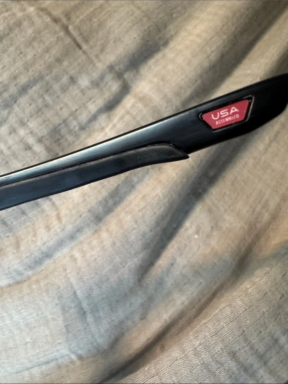 Oakley sleek black